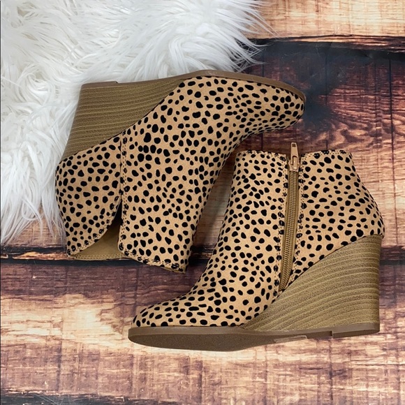 << Leopard Wedge Booties >> - Picture 3 of 6